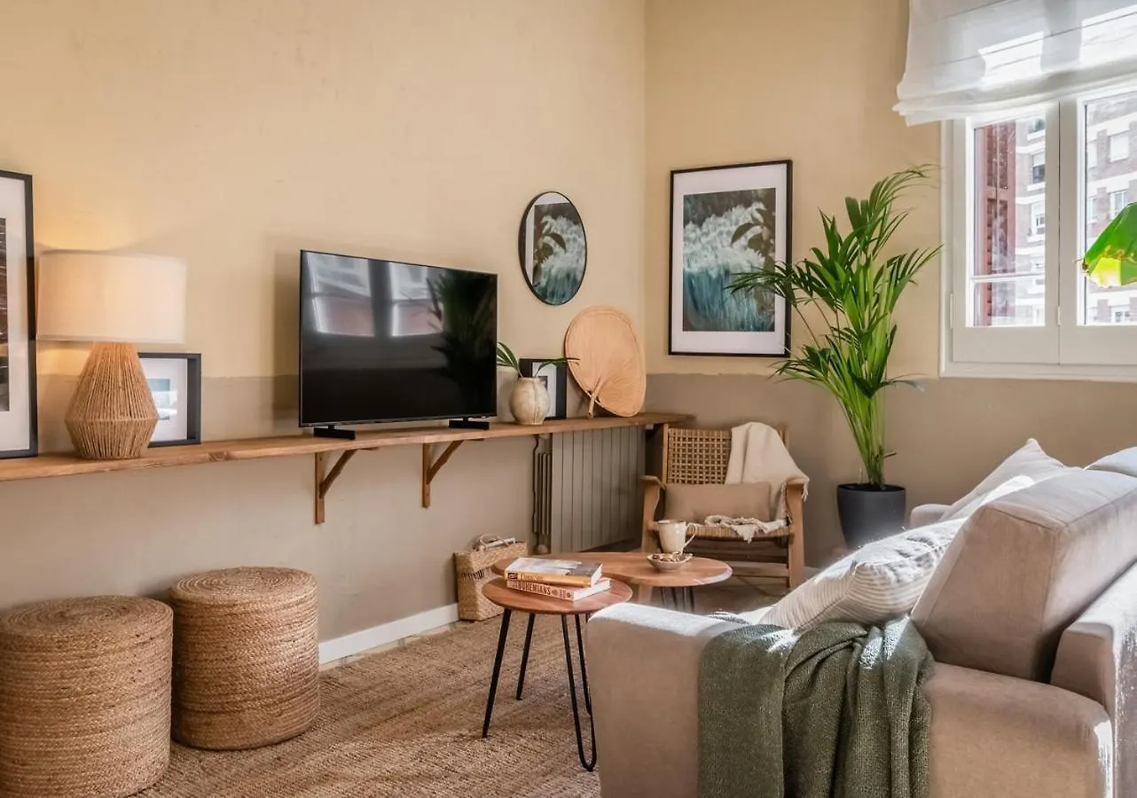 Tomini - 2 Bedrooms In Eixample Esquerra Barcelona