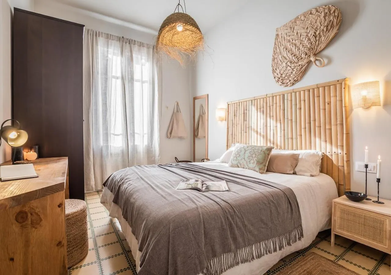 Apartment Tomini - 2 Bedrooms In Eixample Esquerra Barcelona