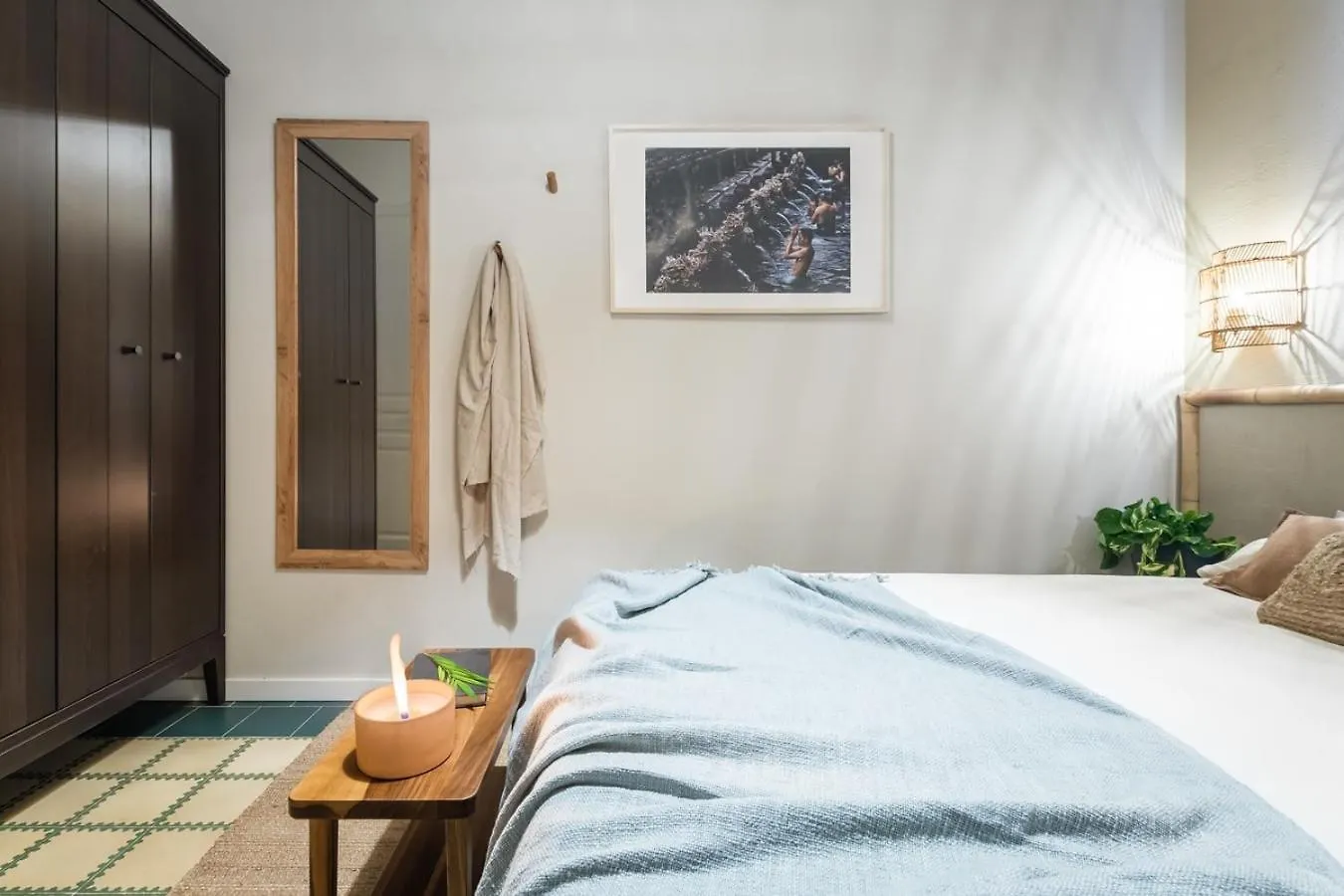 Apartment Tomini - 2 Bedrooms In Eixample Esquerra Barcelona Spain