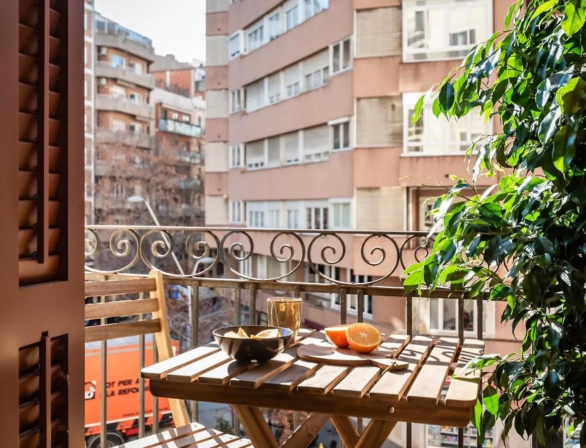 Tomini - 2 Bedrooms In Eixample Esquerra Barcelona Spain