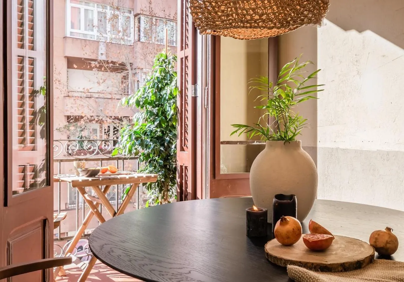 Tomini - 2 Bedrooms In Eixample Esquerra Barcelona Apartment